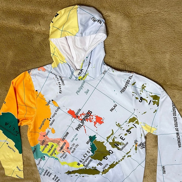 Men's Hoodie Pullover Sweatshirt with Graphic Global Map -- Size L  (Never worn) - Picture 2 of 9